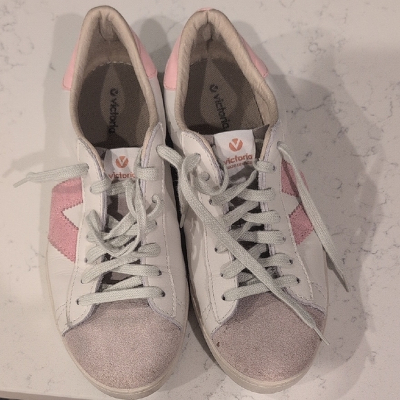 Veja Women's White and Pink Accent Sneakers - Picture 6 of 8